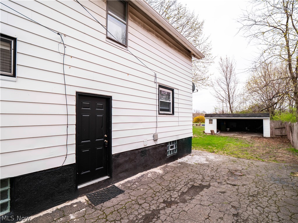 1821 Kenneth Avenue Cleveland OH 44109