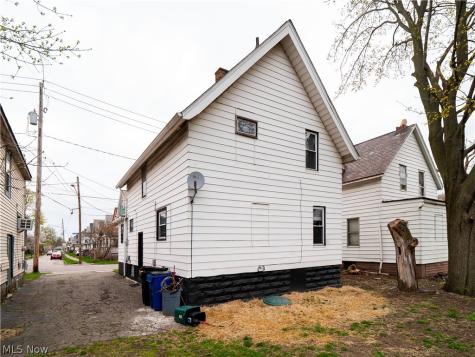1821 Kenneth Avenue Cleveland OH 44109
