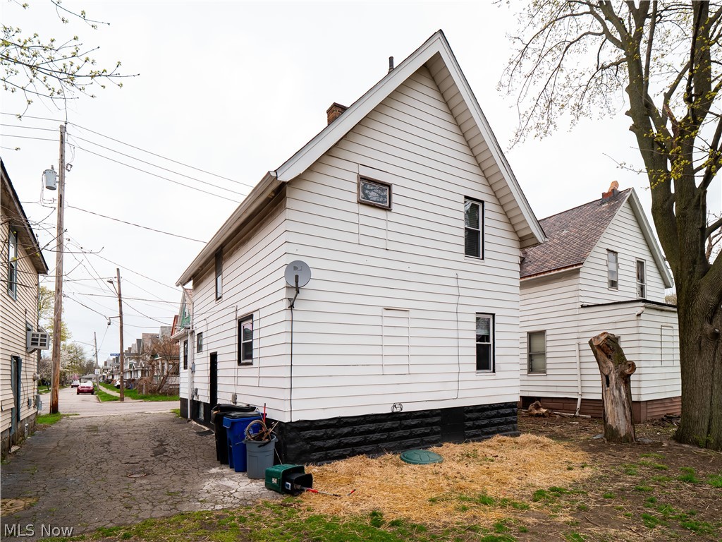1821 Kenneth Avenue Cleveland OH 44109