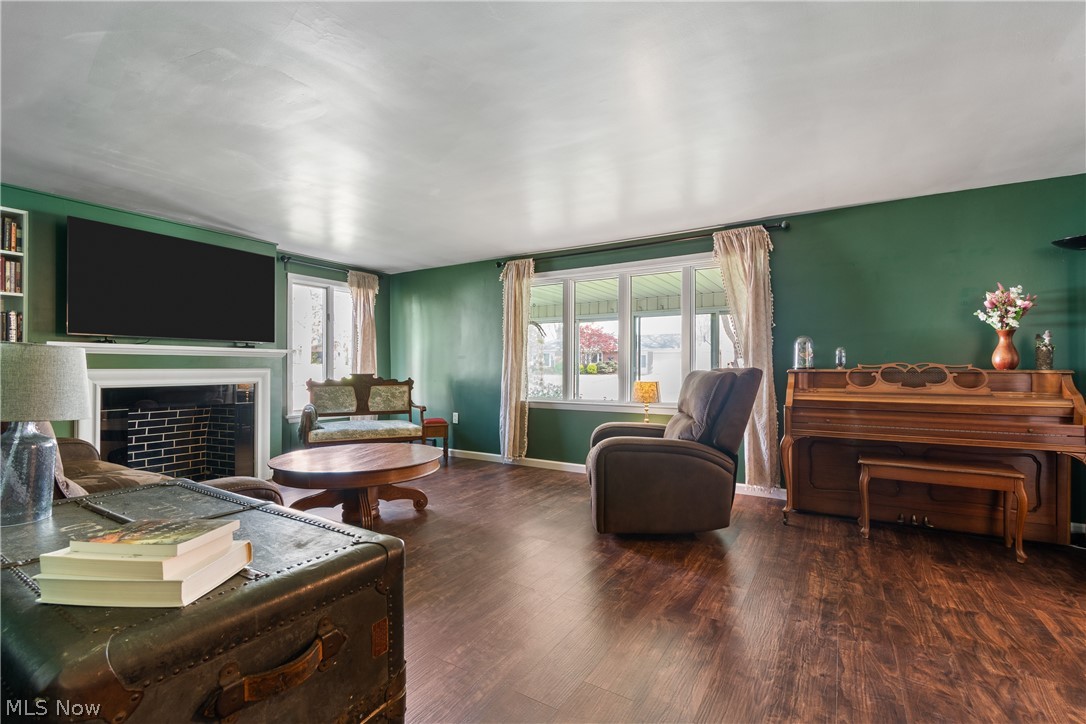 527 W Main Street Dalton OH 44618