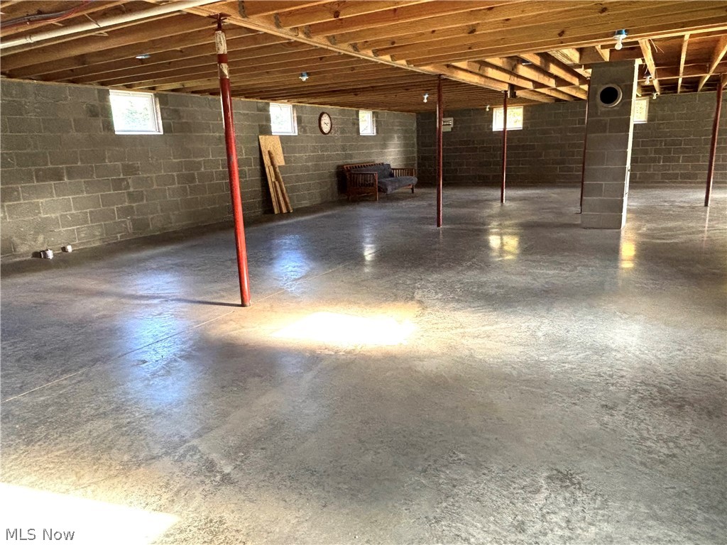 4585 Hawkins Road New Waterford OH 44445