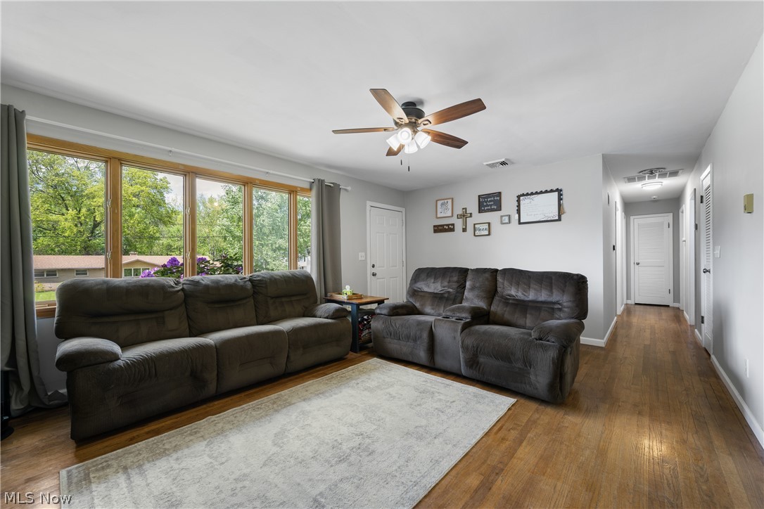 1356 Glennview Street NE Canton OH 44721