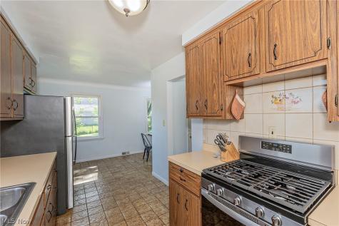 1649 Gilbert Drive Mayfield Heights OH 44124