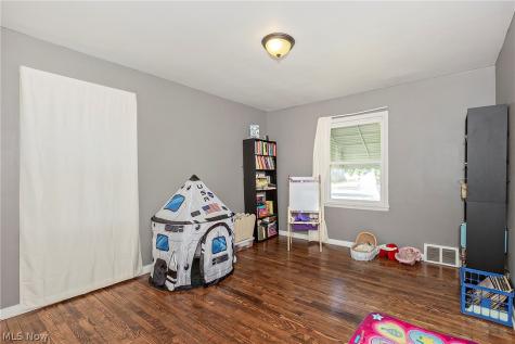 1649 Gilbert Drive Mayfield Heights OH 44124