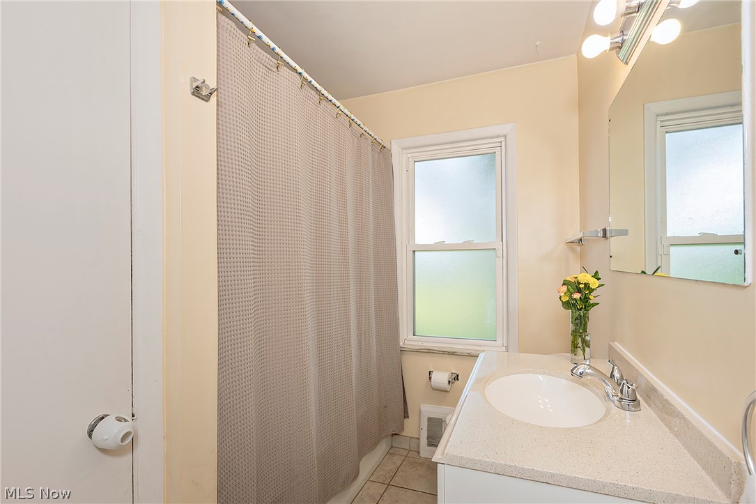 1649 Gilbert Drive Mayfield Heights OH 44124
