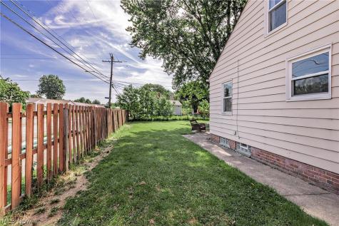 1649 Gilbert Drive Mayfield Heights OH 44124