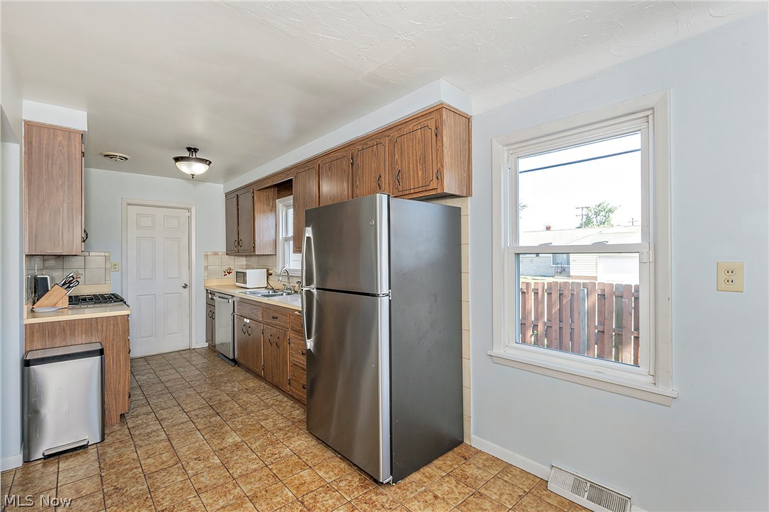 1649 Gilbert Drive Mayfield Heights OH 44124