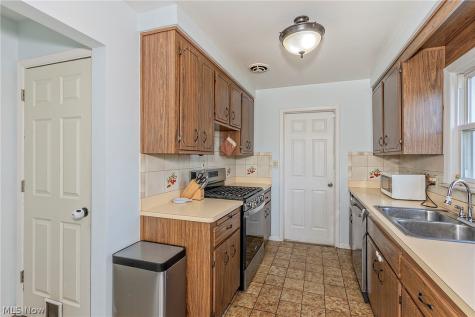1649 Gilbert Drive Mayfield Heights OH 44124