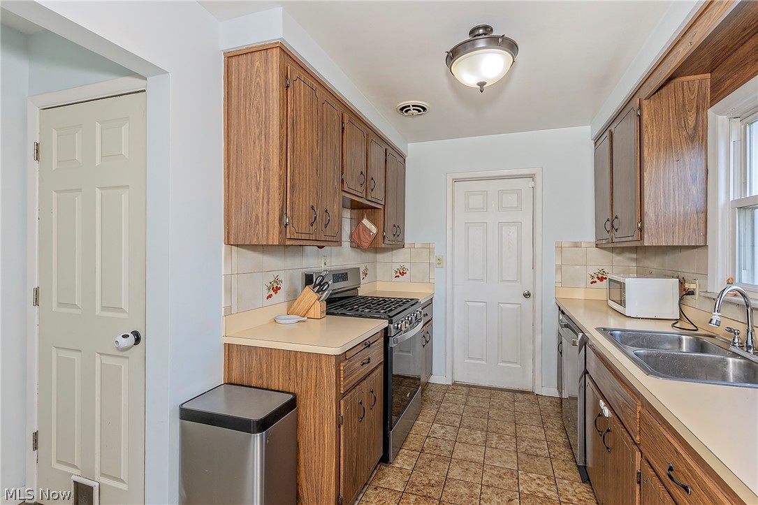1649 Gilbert Drive Mayfield Heights OH 44124