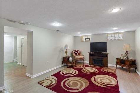 6483 Fernhurst Avenue Parma Heights OH 44130