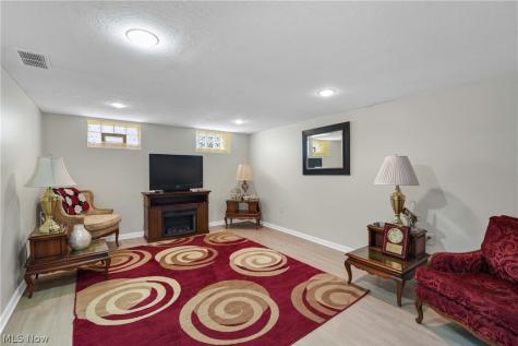 6483 Fernhurst Avenue Parma Heights OH 44130