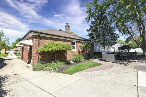 6483 Fernhurst Avenue Parma Heights OH 44130