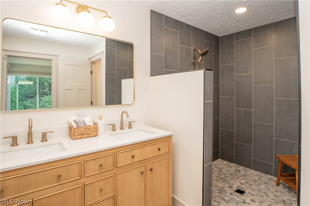 4567 Rex Lake Drive New Franklin OH 44319