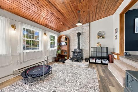 13790 Spring Street Burton OH 44021