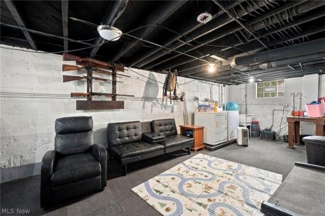 13790 Spring Street Burton OH 44021