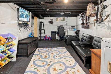 13790 Spring Street Burton OH 44021