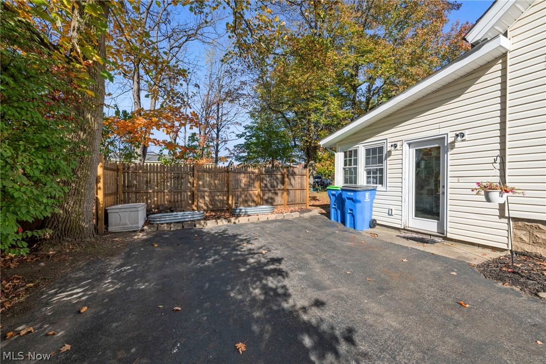 13790 Spring Street Burton OH 44021