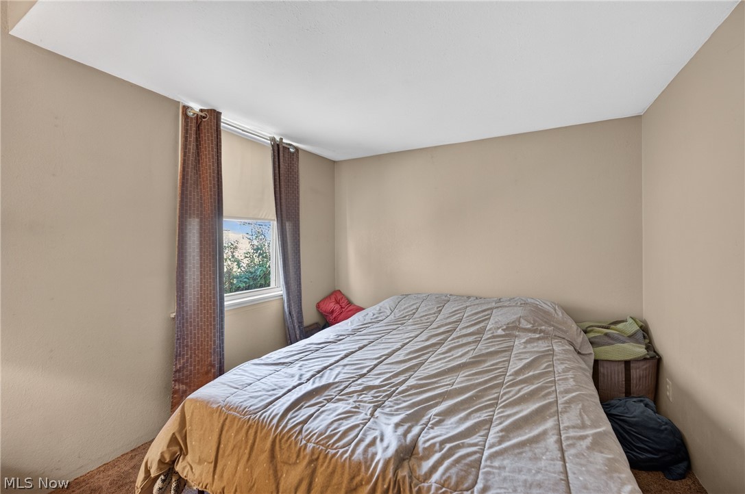 2839 Riverside Park Road SE Uhrichsville OH 44683