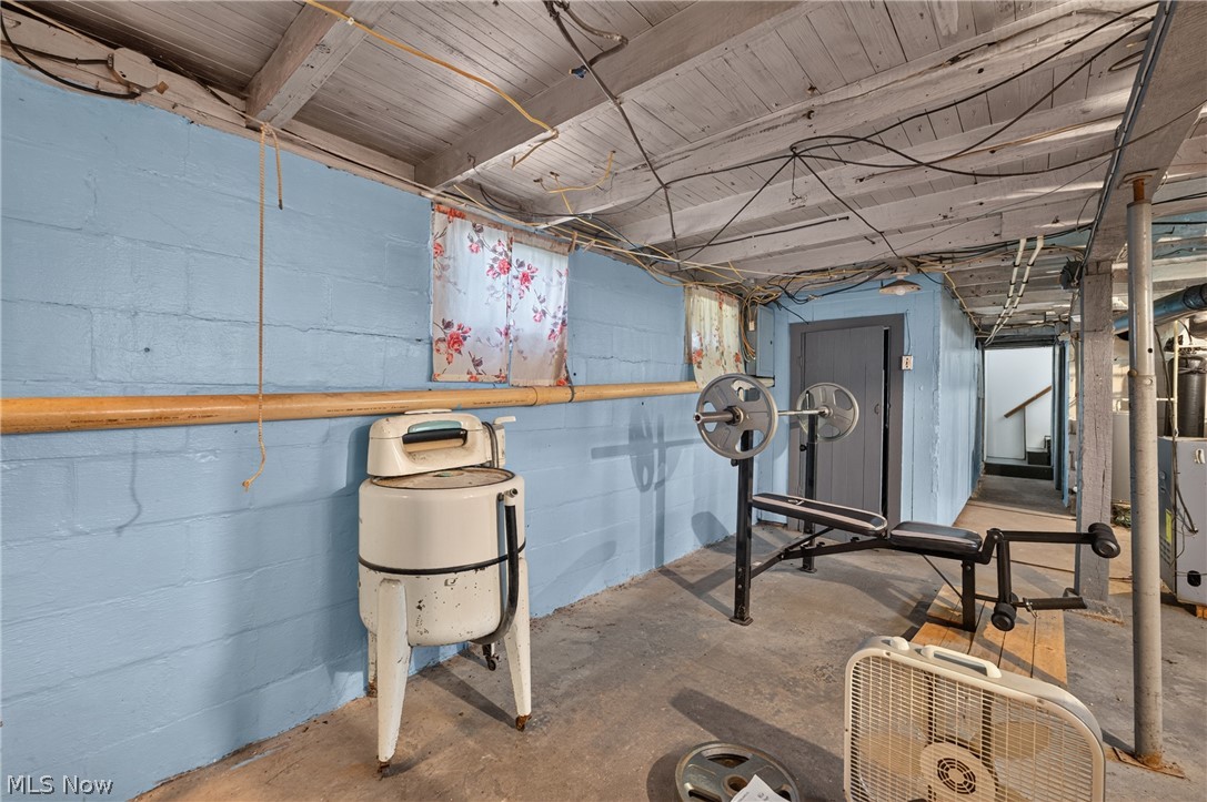 2839 Riverside Park Road SE Uhrichsville OH 44683