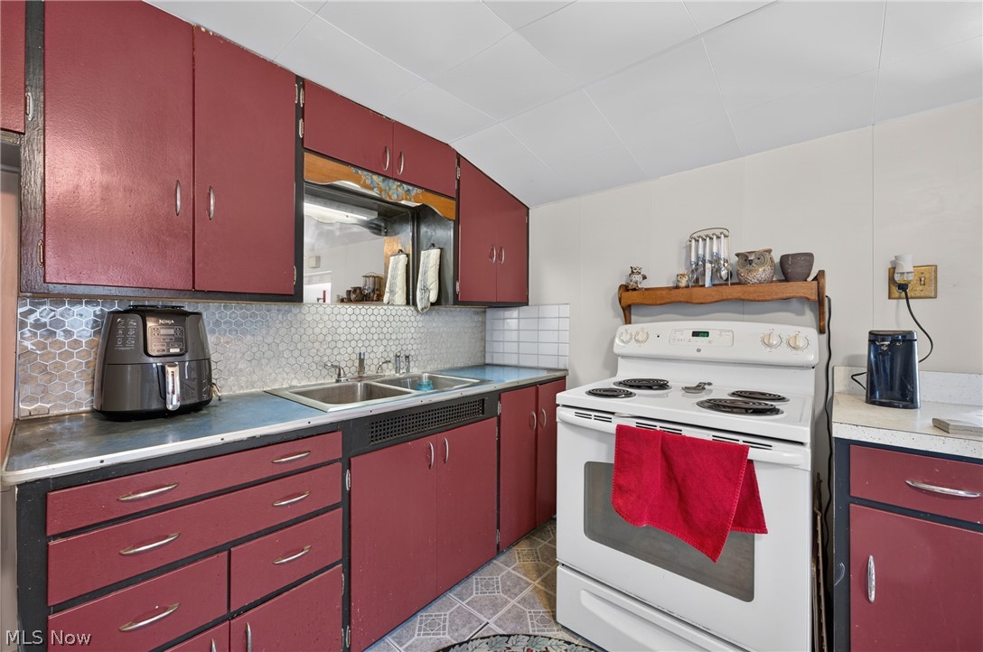 2839 Riverside Park Road SE Uhrichsville OH 44683