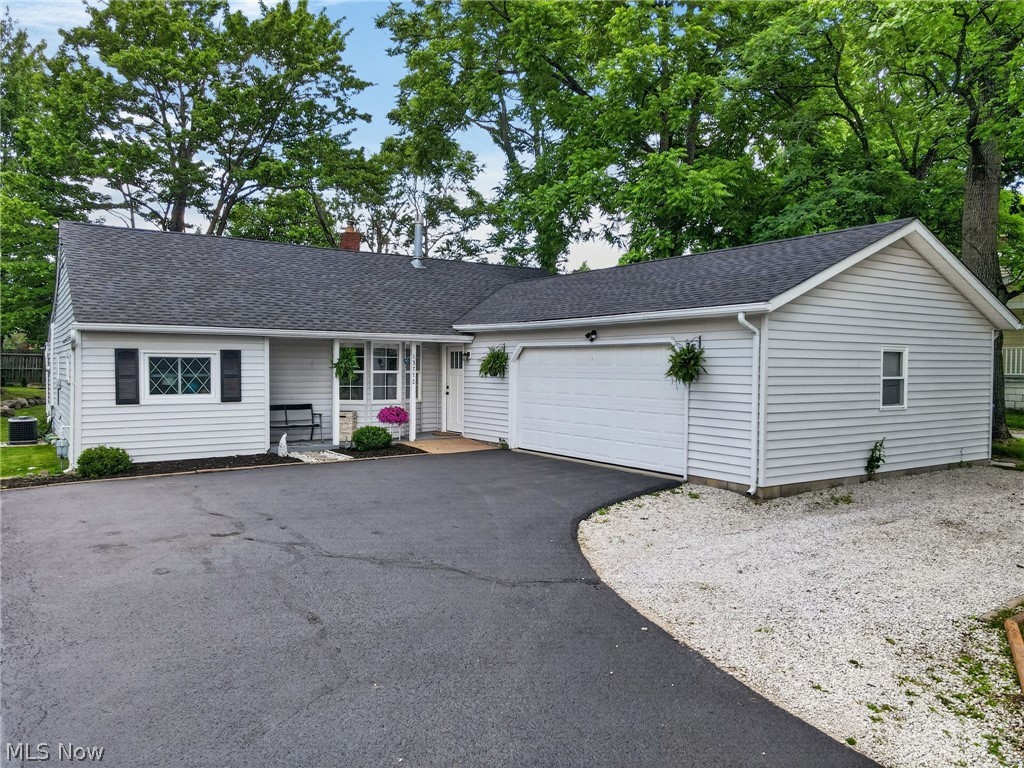 13772 Carlton Street Burton OH 44021