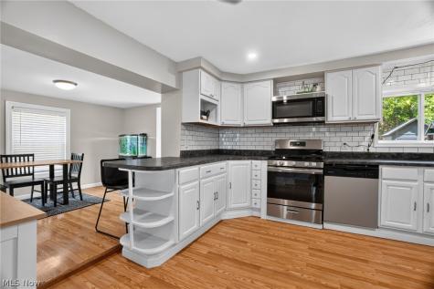 13772 Carlton Street Burton OH 44021