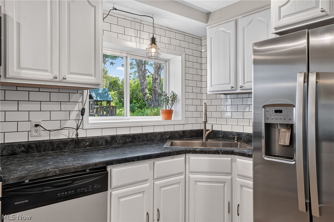 13772 Carlton Street Burton OH 44021