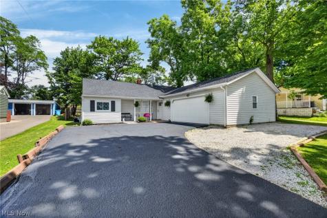 13772 Carlton Street Burton OH 44021
