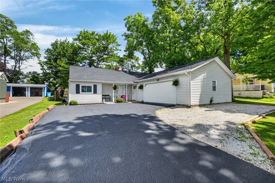 13772 Carlton Street Burton OH 44021