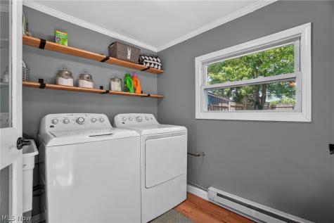 13772 Carlton Street Burton OH 44021