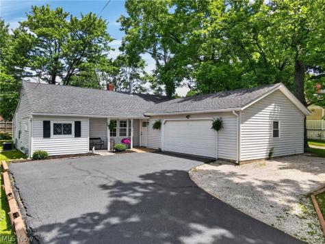 13772 Carlton Street Burton OH 44021