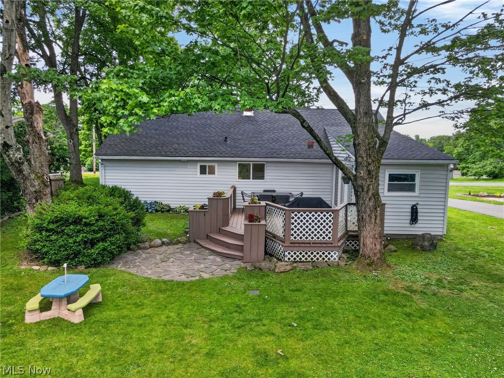 13772 Carlton Street Burton OH 44021