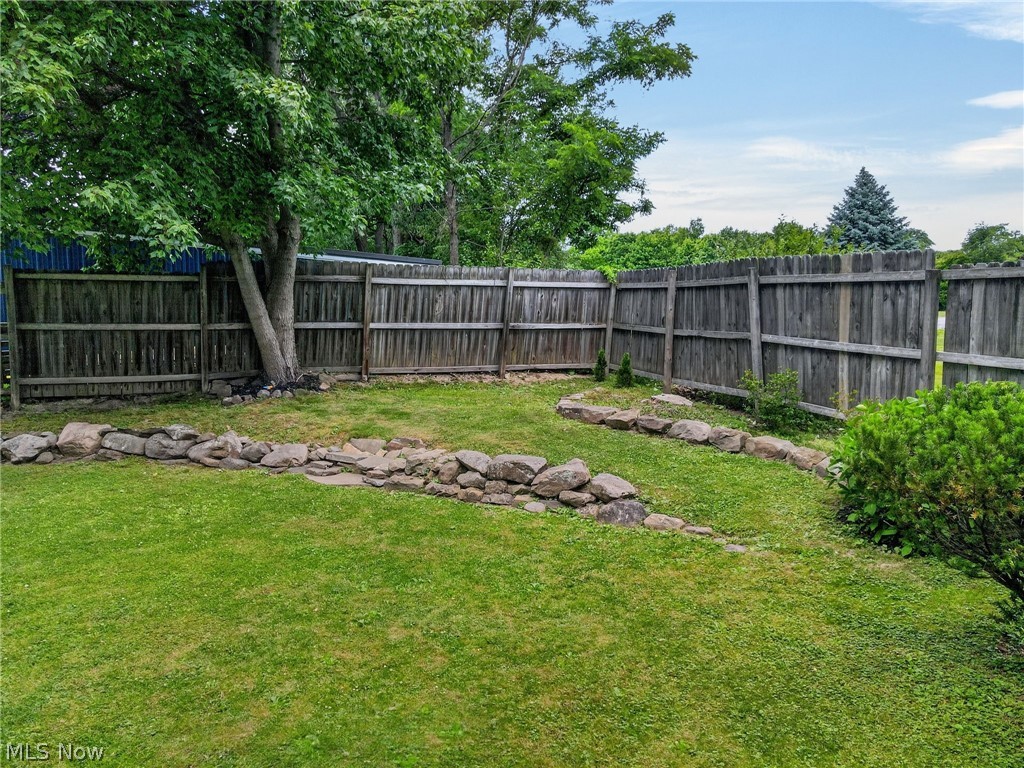 13772 Carlton Street Burton OH 44021