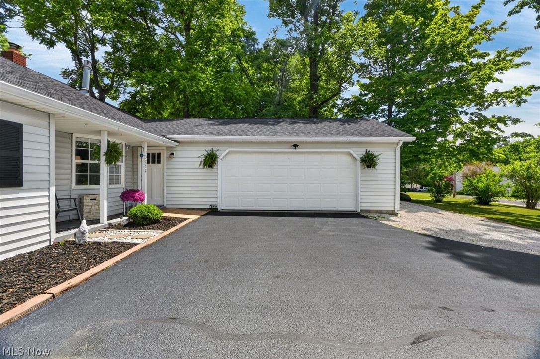 13772 Carlton Street Burton OH 44021