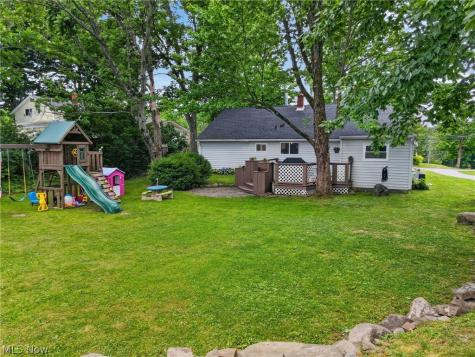 13772 Carlton Street Burton OH 44021