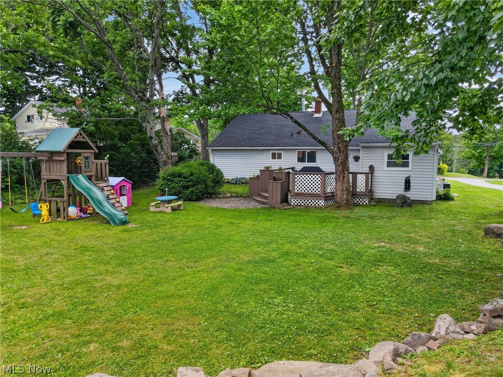 13772 Carlton Street Burton OH 44021