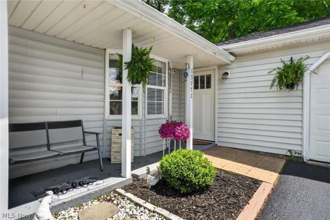13772 Carlton Street Burton OH 44021