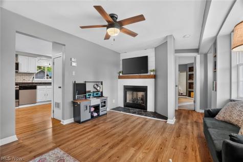 13772 Carlton Street Burton OH 44021
