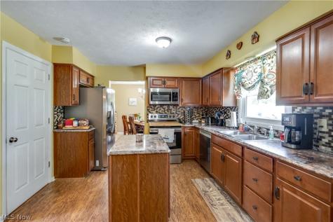 740 Thelma Drive Wadsworth OH 44281
