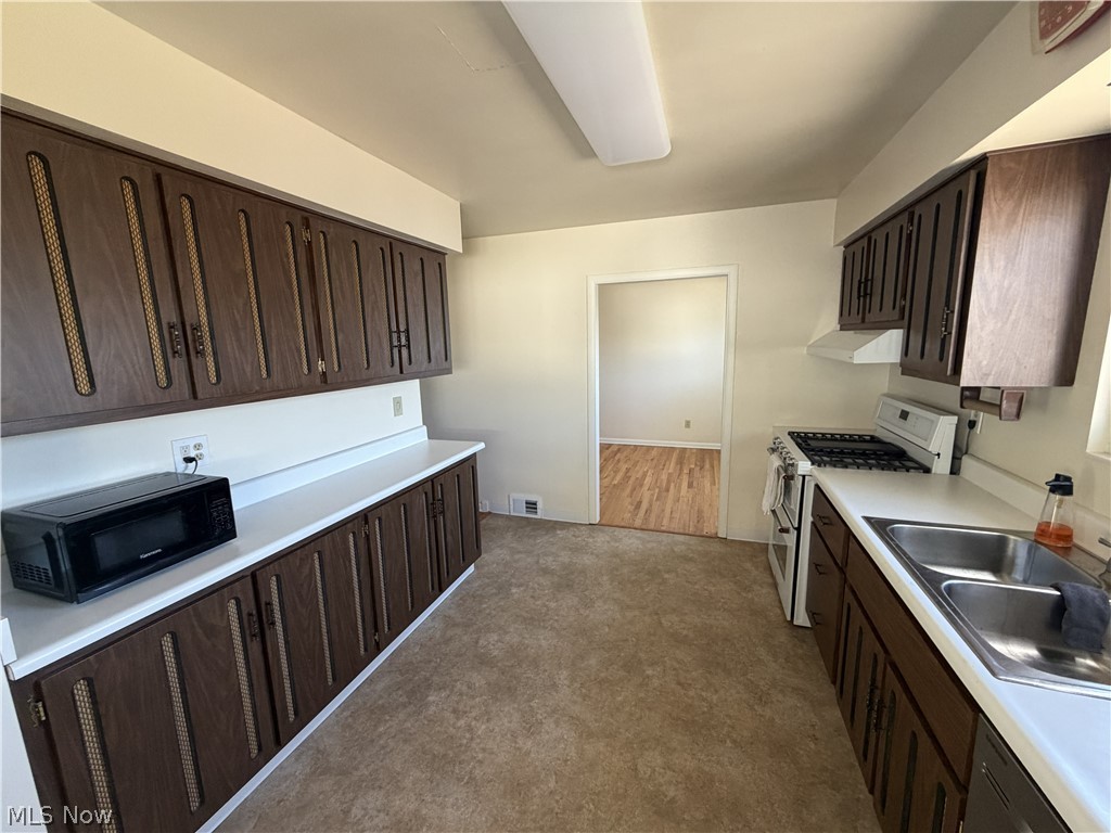 16124 Holland Road Brook Park OH 44142
