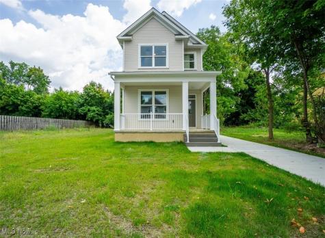 2275 E 100th Street Cleveland OH 44106