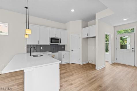 2275 E 100th Street Cleveland OH 44106