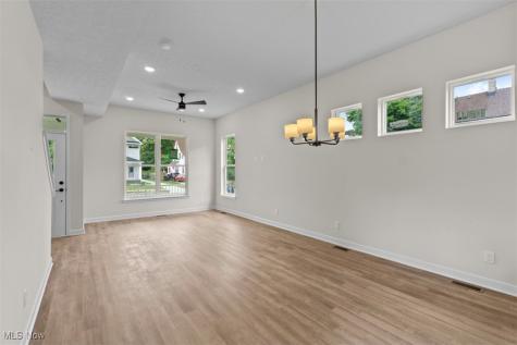 2275 E 100th Street Cleveland OH 44106