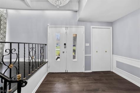 1905 Camberly Drive Lyndhurst OH 44124