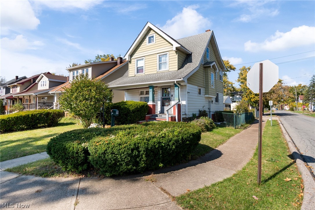 13513 Maplerow Avenue Garfield Heights OH 44105
