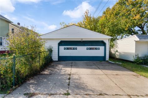 13513 Maplerow Avenue Garfield Heights OH 44105