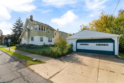 13513 Maplerow Avenue Garfield Heights OH 44105