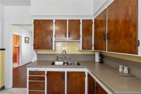 13513 Maplerow Avenue Garfield Heights OH 44105