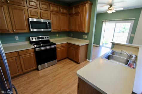 27242 Emerald Oval S Olmsted Twp OH 44138