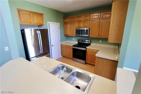 27242 Emerald Oval S Olmsted Twp OH 44138